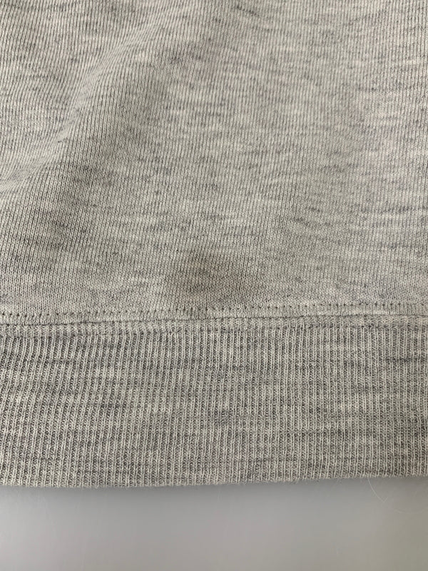 【現状渡し品】【メンズ】 GEAR FOR SPORTS ギアフォースポーツ 90S COLLEGE LOGO CREW SWEATカレッジロゴ クルーネック スウェットシャツ トレーナー 146-260615-kt-10-min サイズ：サイズ不明 カラー：グレー 万代Net店