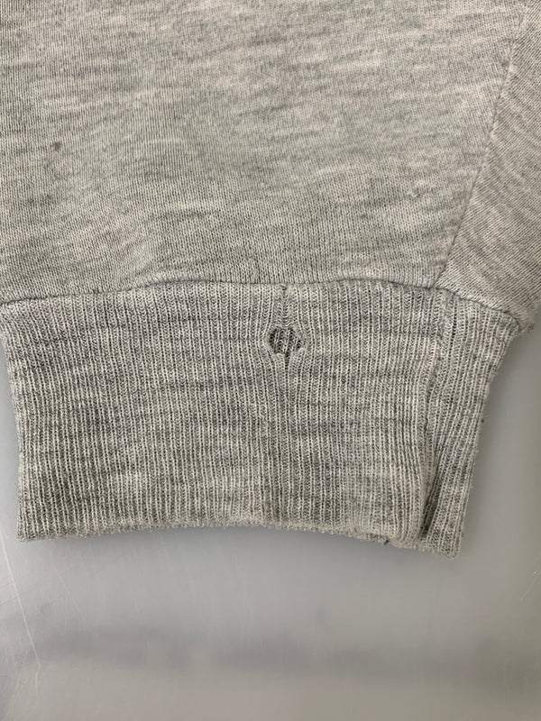【現状渡し品】【メンズ】 GEAR FOR SPORTS ギアフォースポーツ 90S COLLEGE LOGO CREW SWEATカレッジロゴ クルーネック スウェットシャツ トレーナー 146-260615-kt-10-min サイズ：サイズ不明 カラー：グレー 万代Net店