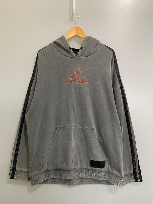 【中古品】【メンズ】 ADIDAS アディダス ×DANIEL PATRICK ダニエルパトリック 別注 コラボ LOGO HOODIE FR5635 ロゴフーディー パーカー トップス 148-260522-SH-23-min サイズ：XO カラー：グレー 万代Net店