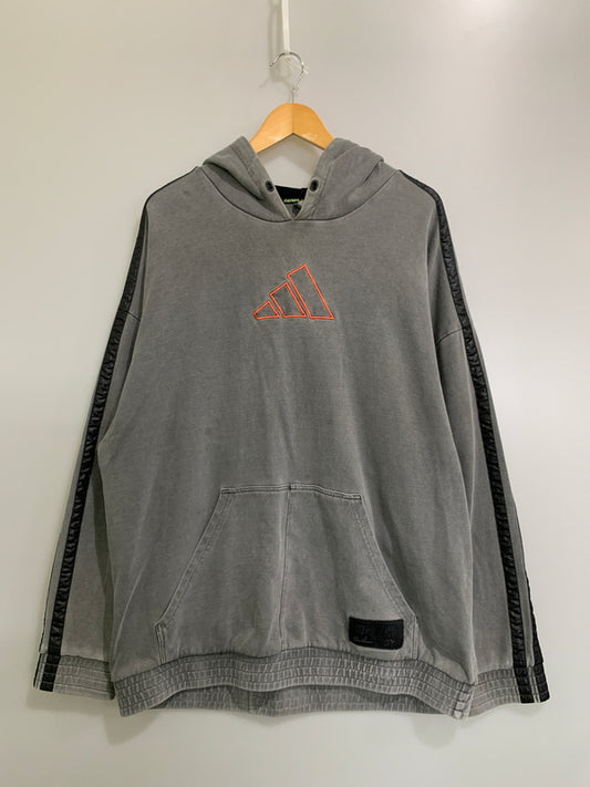 【中古品】【メンズ】 ADIDAS アディダス ×DANIEL PATRICK ダニエルパトリック 別注 コラボ LOGO HOODIE FR5635 ロゴフーディー パーカー トップス 148-260522-SH-23-min サイズ：XO カラー：グレー 万代Net店