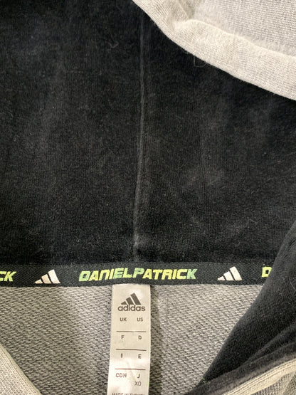【中古品】【メンズ】 ADIDAS アディダス ×DANIEL PATRICK ダニエルパトリック 別注 コラボ LOGO HOODIE FR5635 ロゴフーディー パーカー トップス 148-260522-SH-23-min サイズ：XO カラー：グレー 万代Net店