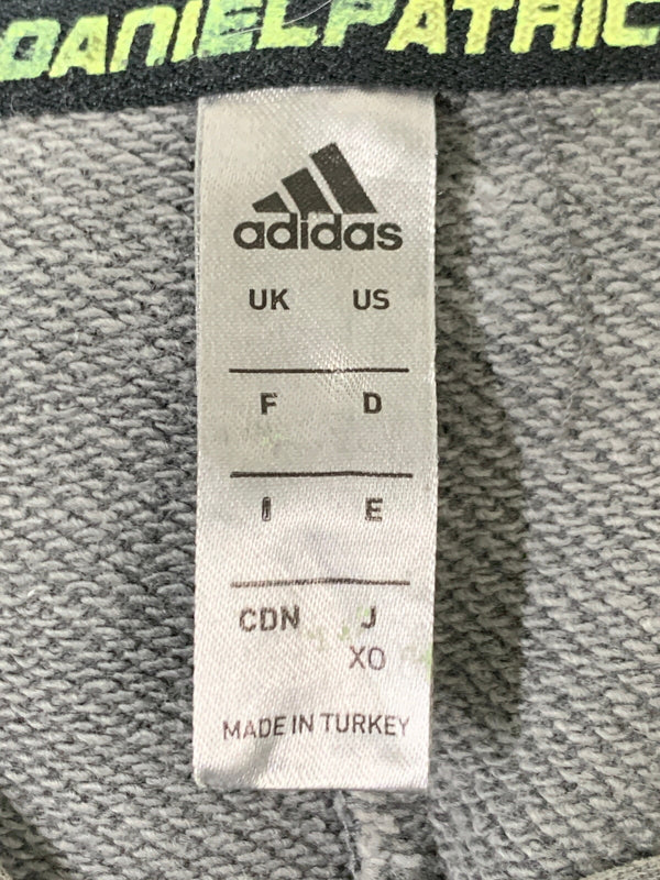 【中古品】【メンズ】 ADIDAS アディダス ×DANIEL PATRICK ダニエルパトリック 別注 コラボ LOGO HOODIE FR5635 ロゴフーディー パーカー トップス 148-260522-SH-23-min サイズ：XO カラー：グレー 万代Net店