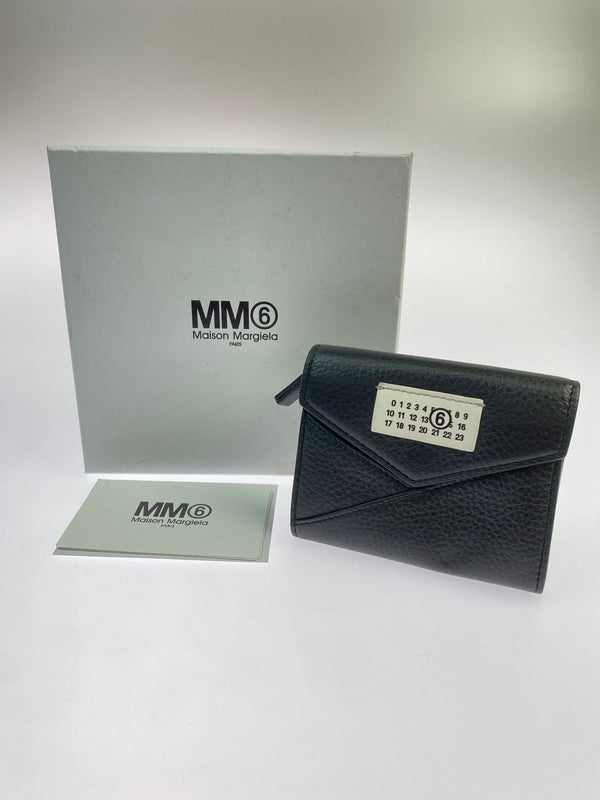【現状渡し品】【レディース】 MM6 MAISON MARGIELA エムエム6 メゾン マルジェラ FLAP WALLET フラップ ウォレット コインケース 小銭入れ 財布 200-260512-em-08-min カラー：ブラック 万代Net店