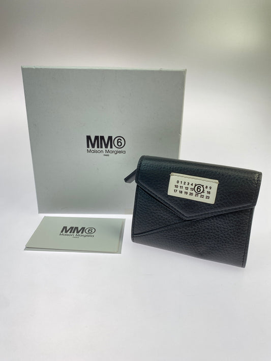 【現状渡し品】【レディース】 MM6 MAISON MARGIELA エムエム6 メゾン マルジェラ FLAP WALLET フラップ ウォレット コインケース 小銭入れ 財布 200-260512-em-08-min カラー：ブラック 万代Net店