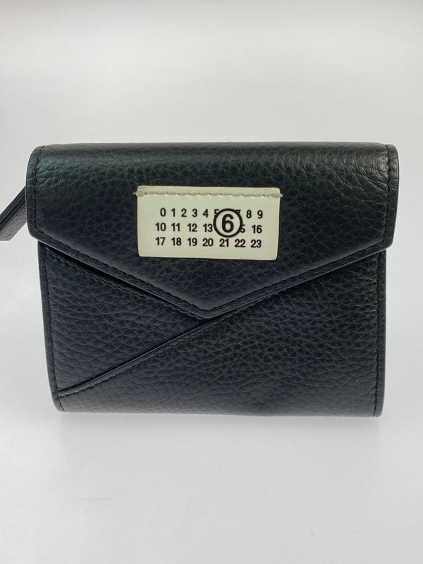 【現状渡し品】【レディース】 MM6 MAISON MARGIELA エムエム6 メゾン マルジェラ FLAP WALLET フラップ ウォレット コインケース 小銭入れ 財布 200-260512-em-08-min カラー：ブラック 万代Net店