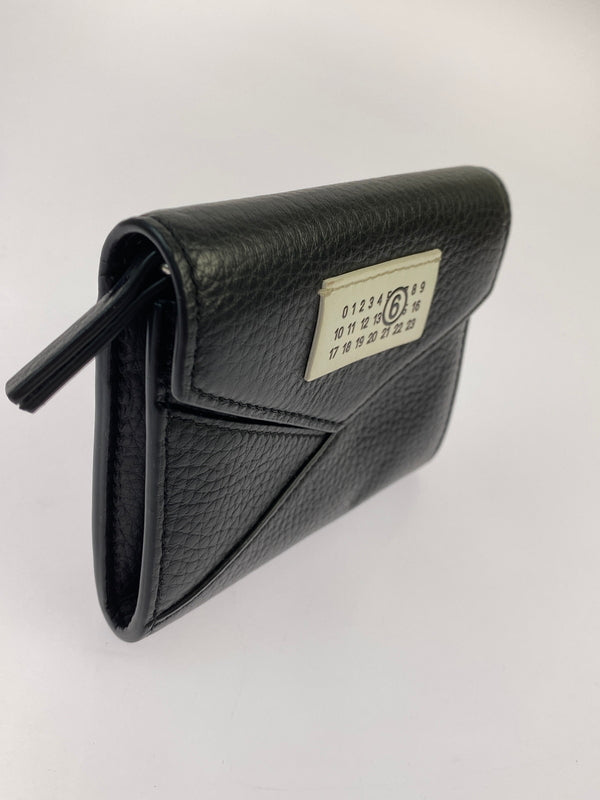 【現状渡し品】【レディース】 MM6 MAISON MARGIELA エムエム6 メゾン マルジェラ FLAP WALLET フラップ ウォレット コインケース 小銭入れ 財布 200-260512-em-08-min カラー：ブラック 万代Net店