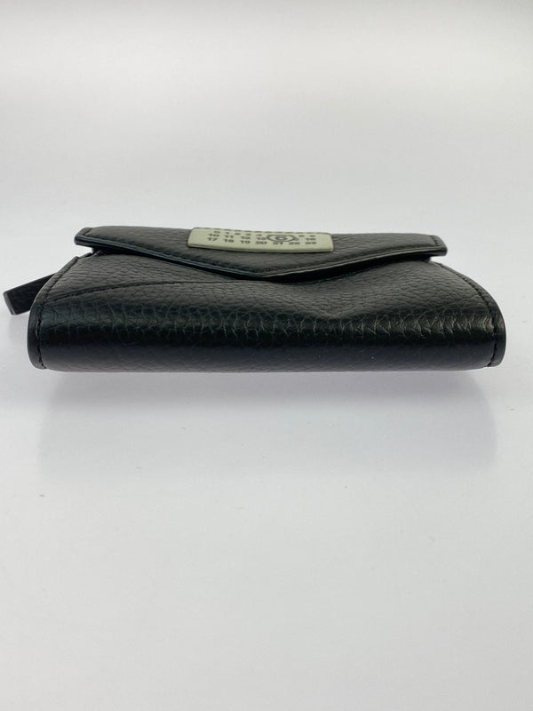 【現状渡し品】【レディース】 MM6 MAISON MARGIELA エムエム6 メゾン マルジェラ FLAP WALLET フラップ ウォレット コインケース 小銭入れ 財布 200-260512-em-08-min カラー：ブラック 万代Net店