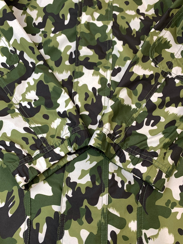 【中古品】【メンズ】 BLACKBARRETT ブラックバレット BY NEIL BARRETT バイ ニールバレット CAMO HOODED JACKET カモ フーデッド ジャケット メンズ アウター ナイロンジャケット アウトドア 141-260515-em-05-min サイズ：L カラー：グリーン系（カモ） 万代Net店
