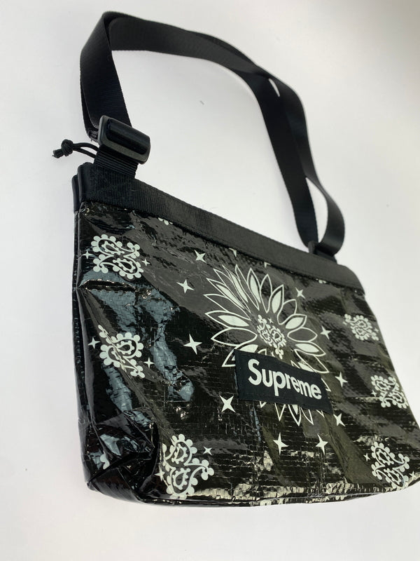【中古品】【レディース】 SUPREME 21SS BANDANA TARP SIDE BAG BLACK バンダナ タープ サイドバッグ バンダナ柄 小型ショルダーバッグ 188-260521-em-16-min カラー：ブラック 万代Net店
