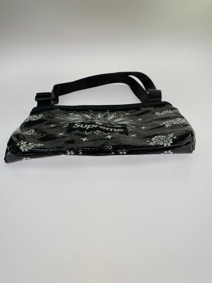 【中古品】【レディース】 SUPREME 21SS BANDANA TARP SIDE BAG BLACK バンダナ タープ サイドバッグ バンダナ柄 小型ショルダーバッグ 188-260521-em-16-min カラー：ブラック 万代Net店