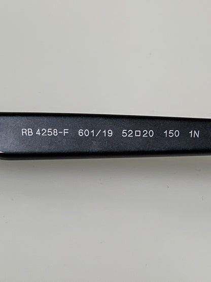 【中古品】【メンズ】 RAY-BAN レイバン ウェリントン サングラス RB4258-F 52□20-150 203-260512-em-33-min カラー：ブラック 万代Net店