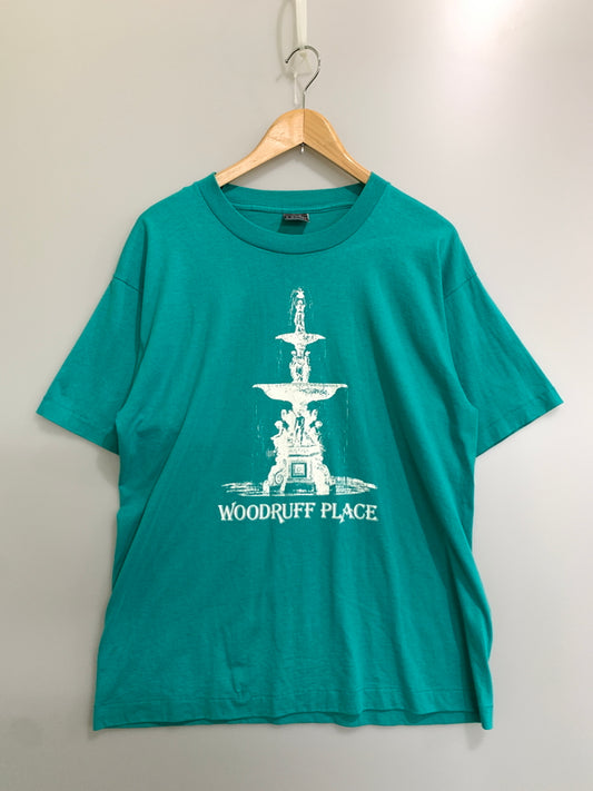 【中古品】【メンズ】 USED 90S WOODRUFF PLACE TEE ウッドラフ・プレイス デザインT プリントT 半袖Tシャツ 146-260714-ta-44-min サイズ：L カラー：グリーン系 万代Net店