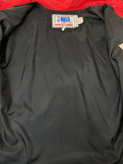 【中古品】【メンズ】 NBA BY APEX ONE エヌビーエー バイ エイペックス ワン 90's CHICAGO BULLS ZIP UP JACKET 90年代 シカゴ・ブルズ ジップアップジャケット アウター 146-260607-SH-08-hon サイズ：L カラー：ブラック 万代Net店