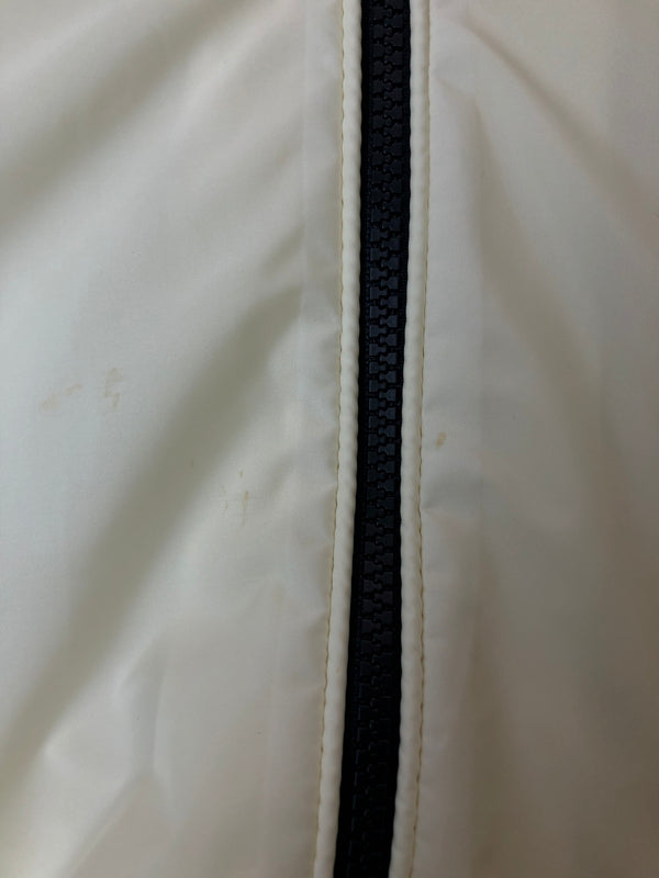 【中古品】【メンズ】 MONCLER モンクレール 23SS OCTANO LOGO APPLIQUED HO I10911A00143 53A5E オクタン ロゴ アップリケ フーデッド シェル ジャケット メンズ ライトアウター 141-260515-em-28-min サイズ：3 カラー：アイボリー 万代Net店