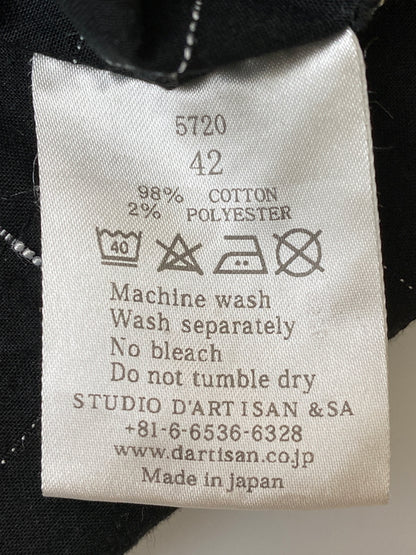 【中古品】【メンズ】 STUDIO D'ARTISAN ステュディオ・ダ・ルチザン 京黒紋付染絣半袖シャツ 5720 きょうくろもんつきぞめ かすり メンズ トップス 145-260521-em-26-min サイズ：42 カラー：ブラック 万代Net店