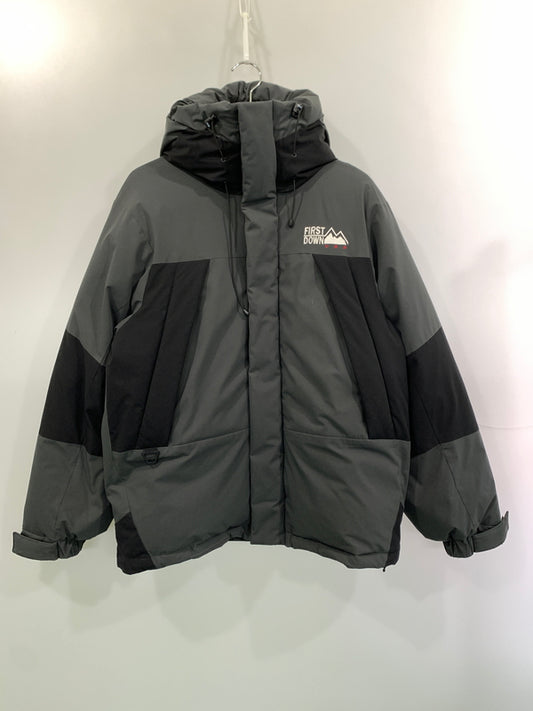 【中古品】【メンズ】 FIRST DOWN ファーストダウン 223-1514 HOODED DOWN JACKET ダウンジャケット アウター 144-260531-AS-23-min サイズ：M カラー：ブラック/グレー 万代Net店