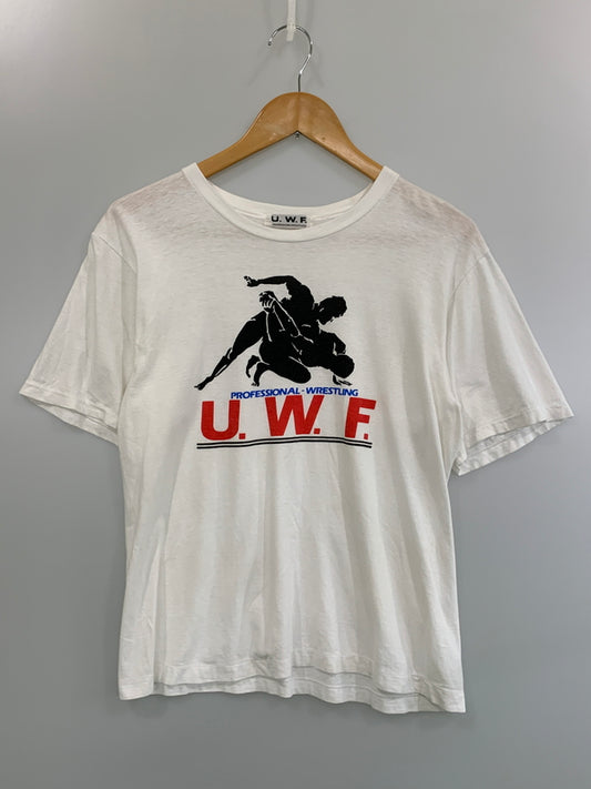 【中古品】【メンズ】 U.W.F. 80S PROFESSIONAL WRESTLING TEE ユニバーサル レスリング プロレス 半袖Tシャツ 146-260714-ta-20-min サイズ：サイズ不明 カラー：ホワイト 万代Net店