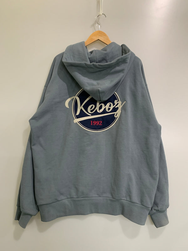 【中古品】【メンズ】 KEBOZ ケボス LOGO ZIP UP HOODIE フルジップパーカー 142-260604-AS-59-min サイズ：XL カラー：ブルーグレー 万代Net店