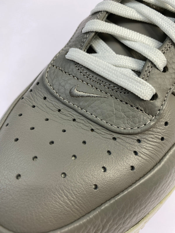 【中古品】【メンズ】 NIKE ナイキ NIKELAB AIR FORCE 1 MID 819677-001 ナイキラボ エア フォース 1 ミッド スニーカー 靴 160-260523-kk-04-min カラー：LGHT CHARCOAL/LGHT CHRCL-WHITE 万代Net店