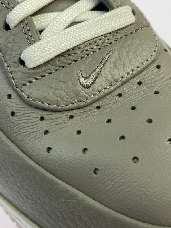 【中古品】【メンズ】 NIKE ナイキ NIKELAB AIR FORCE 1 MID 819677-001 ナイキラボ エア フォース 1 ミッド スニーカー 靴 160-260523-kk-04-min カラー：LGHT CHARCOAL/LGHT CHRCL-WHITE 万代Net店