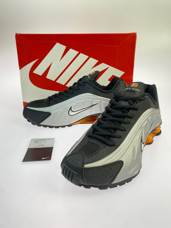 【中古品】【メンズ】 NIKE ナイキ SHOX R4 HQ1988-003 ショックス スニーカー メンズ シューズ 靴 160-260524-em-03-min サイズ：29.0cm カラー：BLACK/BRIGHT MANDARIN 万代Net店