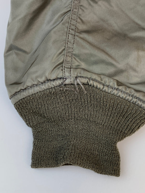 【現状渡し品】【メンズ】 ALPHA INDUSTRIES アルファ インダストリーズ 90S CWU-45 FLIGHT JACKET DLA5795210 1990年代 フライトジャケット メンズ アウター 145-260618-KS-17-min サイズ：XXL カラー：カーキグリーン 万代Net店
