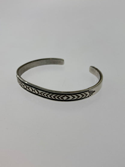 【中古品】【メンズ/レディース】 B.MORGAN ブルース・モーガン STERLING SILVER BANGLE スターリングシルバー バングル アクセサリー ブレスレット ナバホ 191-260524-em-48-min カラー：シルバー 万代Net店