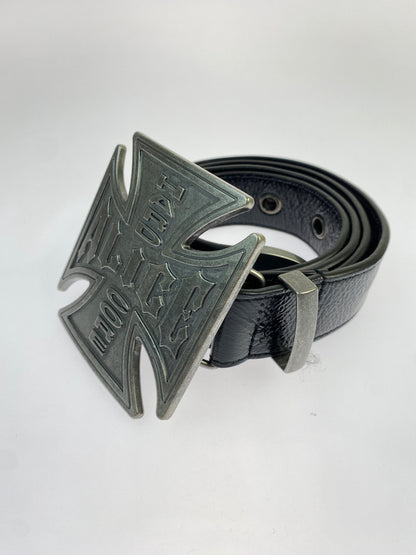 【中古品】【メンズ】 ALICE HOLLYWOOD アリス ハリウッド BLISTERED CHOPPER BELT ブリスタード チョッパー ベルト メタルバックル ロゴベルト 205-260603-em-31-min カラー：ブラック/シルバー 万代Net店