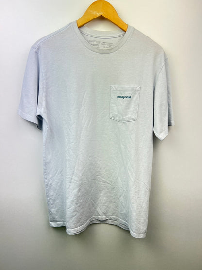 【中古品】【メンズ】 patagonia パタゴニア BOARDSHORT LOGO POCKET RESPONSIBILI TEE ボードショーツロゴポケットレスポンシビリティー 半袖Tシャツ トップス 178-260627-kk-01-hon サイズ：S カラー：ライトブルー系 万代Net店