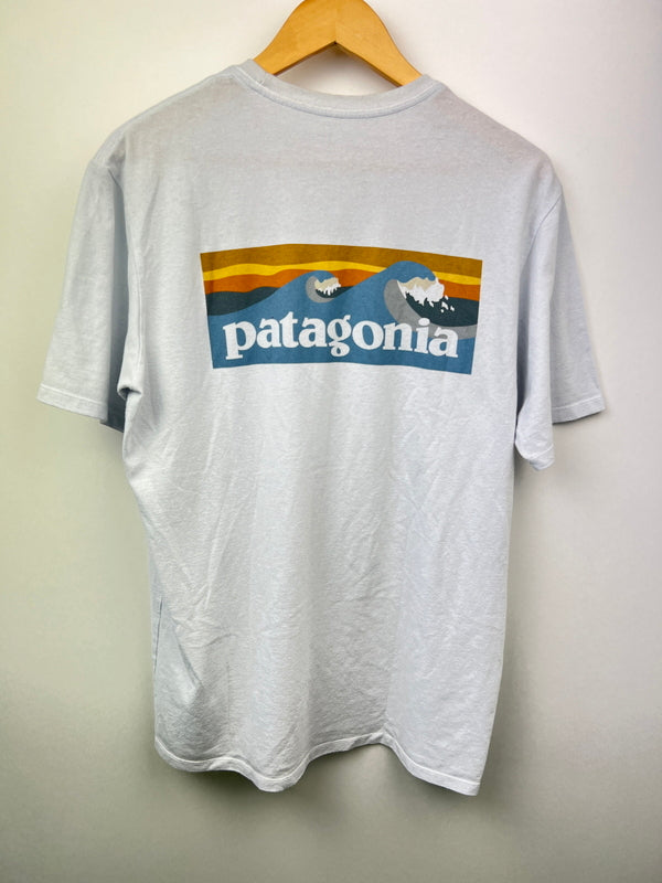【中古品】【メンズ】 patagonia パタゴニア BOARDSHORT LOGO POCKET RESPONSIBILI TEE ボードショーツロゴポケットレスポンシビリティー 半袖Tシャツ トップス 178-260627-kk-01-hon サイズ：S カラー：ライトブルー系 万代Net店