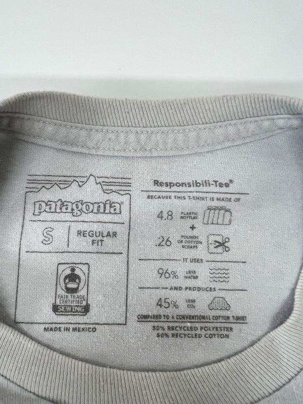 【中古品】【メンズ】 patagonia パタゴニア BOARDSHORT LOGO POCKET RESPONSIBILI TEE ボードショーツロゴポケットレスポンシビリティー 半袖Tシャツ トップス 178-260627-kk-01-hon サイズ：S カラー：ライトブルー系 万代Net店