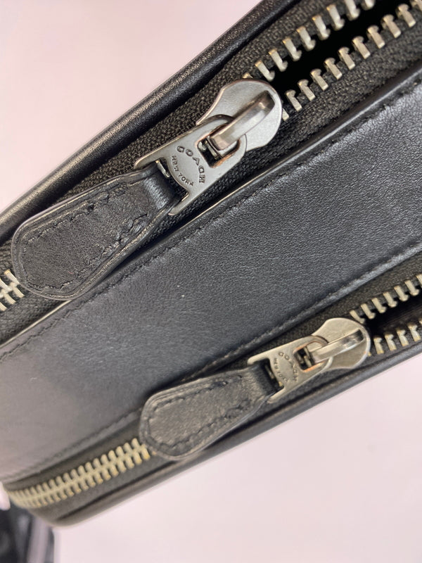 【中古品】【メンズ】 COACH コーチ ワイアット クロスボディ バッグ CW365 ショルダーバッグ 180-260530-KS-16-min カラー：ブラック 万代Net店