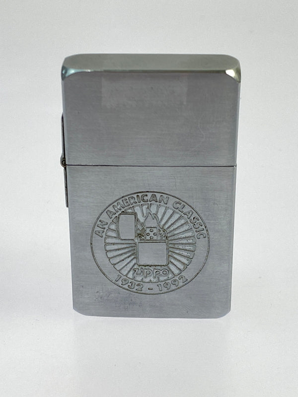 【中古品】【メンズ/レディース】 ZIPPO ジッポ AN AMERICAN CLASSIC 1932-1992 アメリカン クラシック オイルライター 206-260603-em-28-min カラー：シルバー 万代Net店