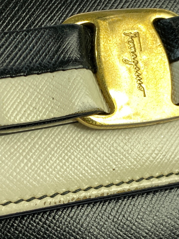 【中古品】【メンズ/レディース】 SALVATORE FERRAGAMO サルヴァトーレ フェラガモ ヴァラリボン バイカラー 二つ折り財布 22-C493 181-260713-KS-12-min カラー：ブラック/ホワイト 万代Net店