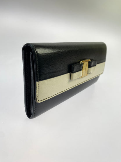 【中古品】【メンズ/レディース】 SALVATORE FERRAGAMO サルヴァトーレ フェラガモ ヴァラリボン バイカラー 二つ折り財布 22-C493 181-260713-KS-12-min カラー：ブラック/ホワイト 万代Net店