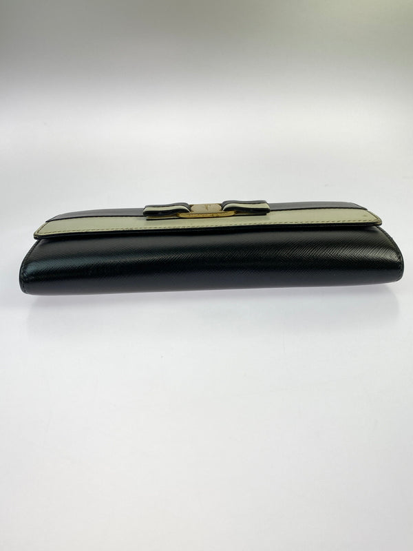 【中古品】【メンズ/レディース】 SALVATORE FERRAGAMO サルヴァトーレ フェラガモ ヴァラリボン バイカラー 二つ折り財布 22-C493 181-260713-KS-12-min カラー：ブラック/ホワイト 万代Net店
