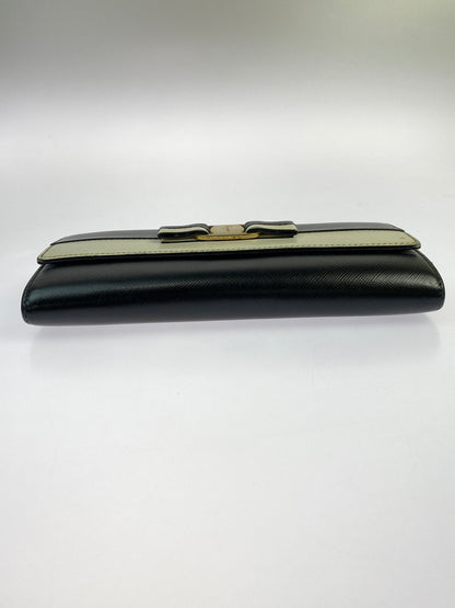 【中古品】【メンズ/レディース】 SALVATORE FERRAGAMO サルヴァトーレ フェラガモ ヴァラリボン バイカラー 二つ折り財布 22-C493 181-260713-KS-12-min カラー：ブラック/ホワイト 万代Net店