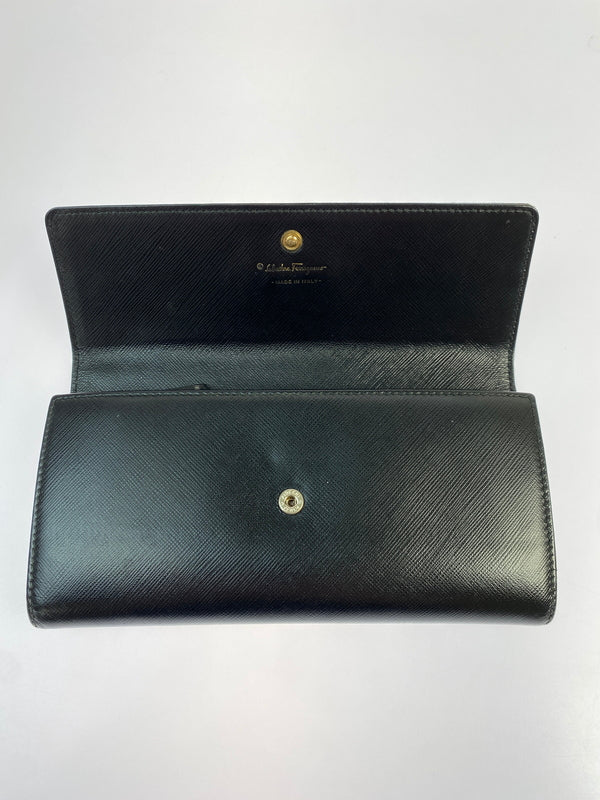 【中古品】【メンズ/レディース】 SALVATORE FERRAGAMO サルヴァトーレ フェラガモ ヴァラリボン バイカラー 二つ折り財布 22-C493 181-260713-KS-12-min カラー：ブラック/ホワイト 万代Net店