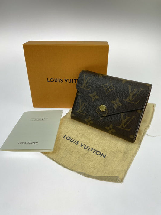 【中古品】【メンズ/レディース】 LOUIS VUITTON ルイ ヴィトン M62472 FY3250 モノグラム ポルトフォイユ ヴィクトリーヌ ウォレット サイフ 財布 179-260605-yn-01-min カラー：ブラウン系 万代Net店
