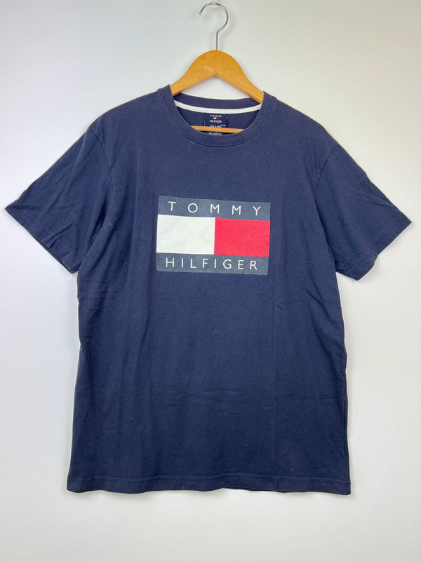 【中古品】【メンズ/レディース】 TOMMY HILFIGER トミーヒルフィガー S/S LOGO PRINT TEE ショートスリーブ ロゴ プリント Tシャツ 半袖 トップス 178-260620-kk-22-hon サイズ：XS カラー：ネイビー 万代Net店