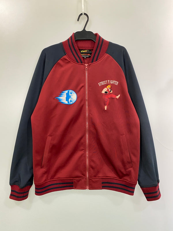 【中古品】【メンズ】 STREET FIGHTER2 ストリートファイター2 トラックジャケット メンズ アウター ケン ゲームキャラ 147-260615-em-28-min サイズ：XXL カラー：ブラック／レッド 万代Net店