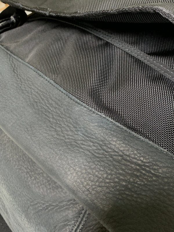 【中古品】【メンズ】 VISVIM ビズビム MESSENGER BAG レザー切替 メッセンジャーバッグ 鞄 188-260609-yn-37-min カラー：ブラック 万代Net店
