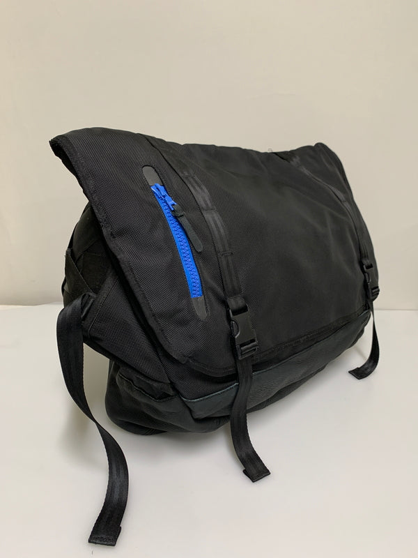 【中古品】【メンズ】 VISVIM ビズビム MESSENGER BAG レザー切替 メッセンジャーバッグ 鞄 188-260609-yn-37-min カラー：ブラック 万代Net店