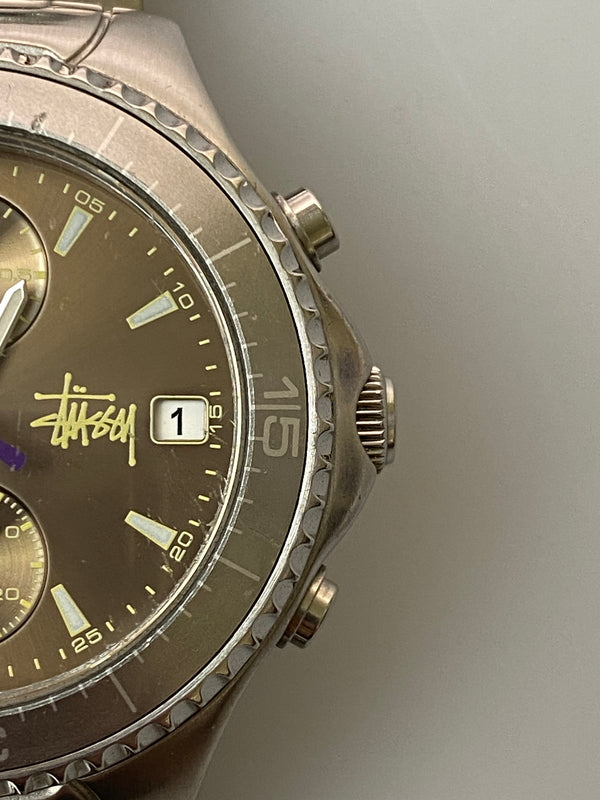 【現状渡し品】【メンズ/レディース】 STUSSY ステューシー TOURMASTER C ツアーマスター クロノグラフ 腕時計 ウォッチ 197-260615-em-26-min カラー：シルバー 万代Net店