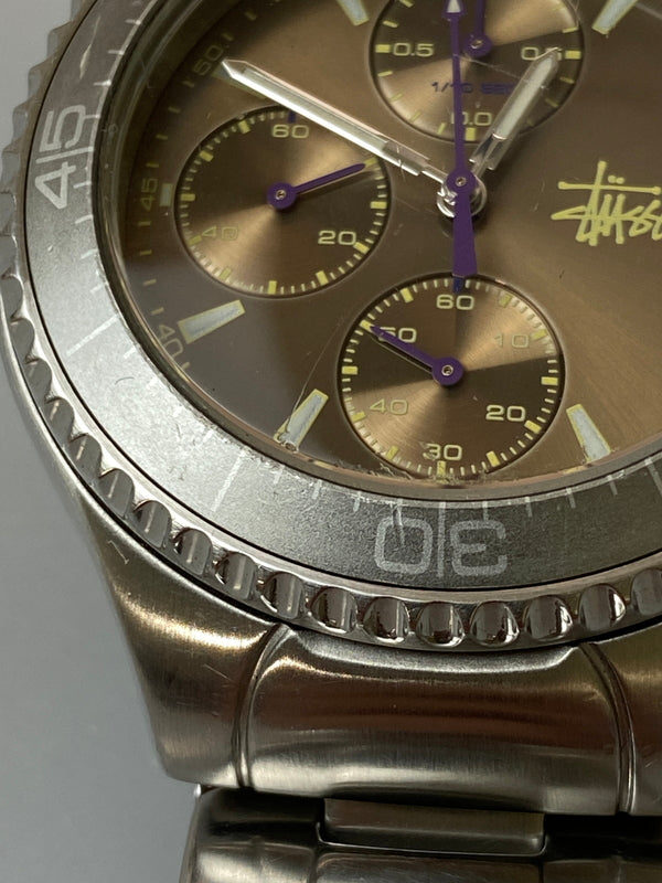【現状渡し品】【メンズ/レディース】 STUSSY ステューシー TOURMASTER C ツアーマスター クロノグラフ 腕時計 ウォッチ 197-260615-em-26-min カラー：シルバー 万代Net店