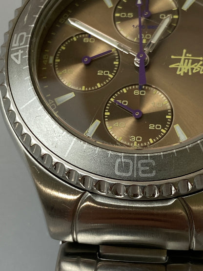 【現状渡し品】【メンズ/レディース】 STUSSY ステューシー TOURMASTER C ツアーマスター クロノグラフ 腕時計 ウォッチ 197-260615-em-26-min カラー：シルバー 万代Net店