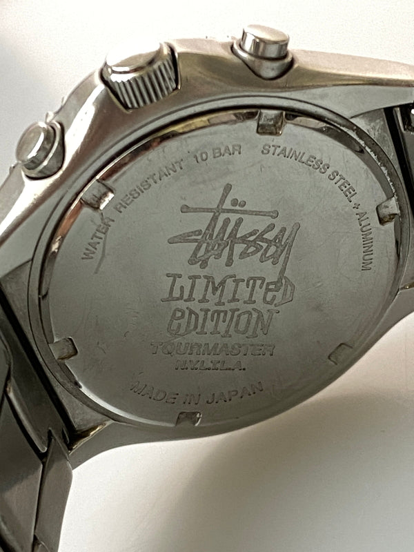 【現状渡し品】【メンズ/レディース】 STUSSY ステューシー TOURMASTER C ツアーマスター クロノグラフ 腕時計 ウォッチ 197-260615-em-26-min カラー：シルバー 万代Net店