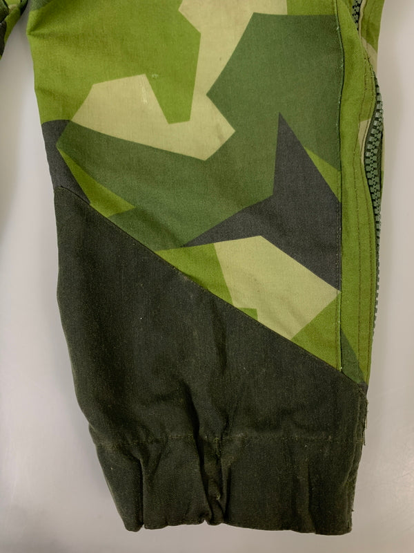 【現状渡し品】【メンズ】 SWEDISH ARMY スウェーデンアーミー UF90 FIELD PANT フィールドパンツ メンズ ボトムス ミリタリー カーゴパンツ 157-260612-em-54-min カラー：グリーン系（カモ） 万代Net店