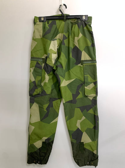 【現状渡し品】【メンズ】 SWEDISH ARMY スウェーデンアーミー UF90 FIELD PANT フィールドパンツ メンズ ボトムス ミリタリー カーゴパンツ 157-260612-em-54-min カラー：グリーン系（カモ） 万代Net店