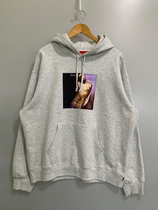 【中古品】【メンズ】 SUPREME シュプリーム 24FW JANE'S ADDICTION HOODED SWEATSHIRT ジェーンズ・アディクション フーデッド スウェットシャツ パーカー トップス 149-260605-yn-02-min サイズ：XL カラー：ライトグレー 万代Net店